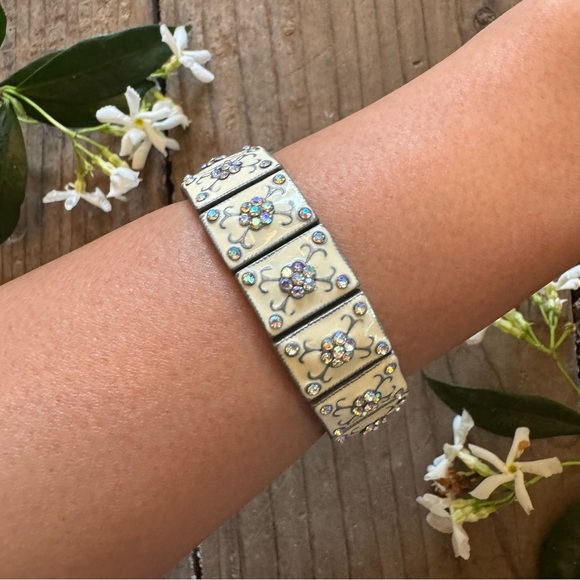 Vintage 🌸 Boho Cream & Rhinestone Enamel Stretch Bracelet Princesscore Floral - Picture 8 of 9